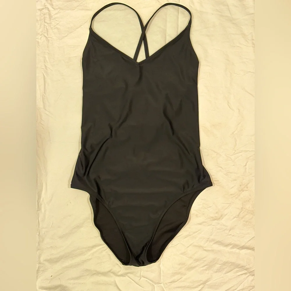 Stylish Women's Swimwear Set - Black, Red, and Blue Patterned - Picture 9 of 14